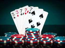 Antarmuka aplikasi Android toto268 menampilkan menu utama dengan akses ke live dealer dan sportsbook